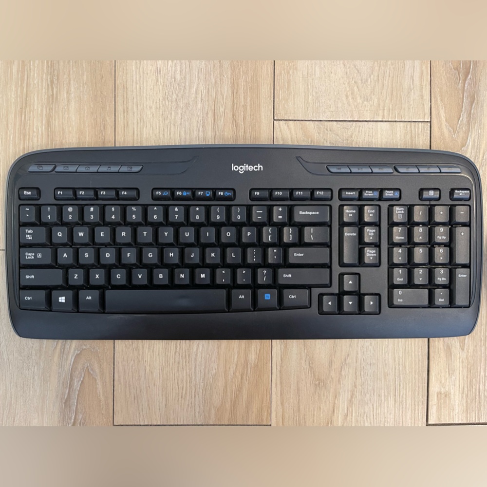 Logitech®MK320 Wireless Straight Full-Size Keyboard & Mouse (Black set)